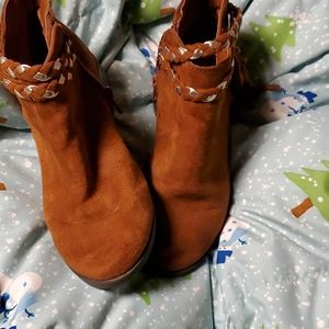 Brown Wonder Nation ankle boots,with fringes